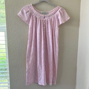 Miss Elaine petites nightgown